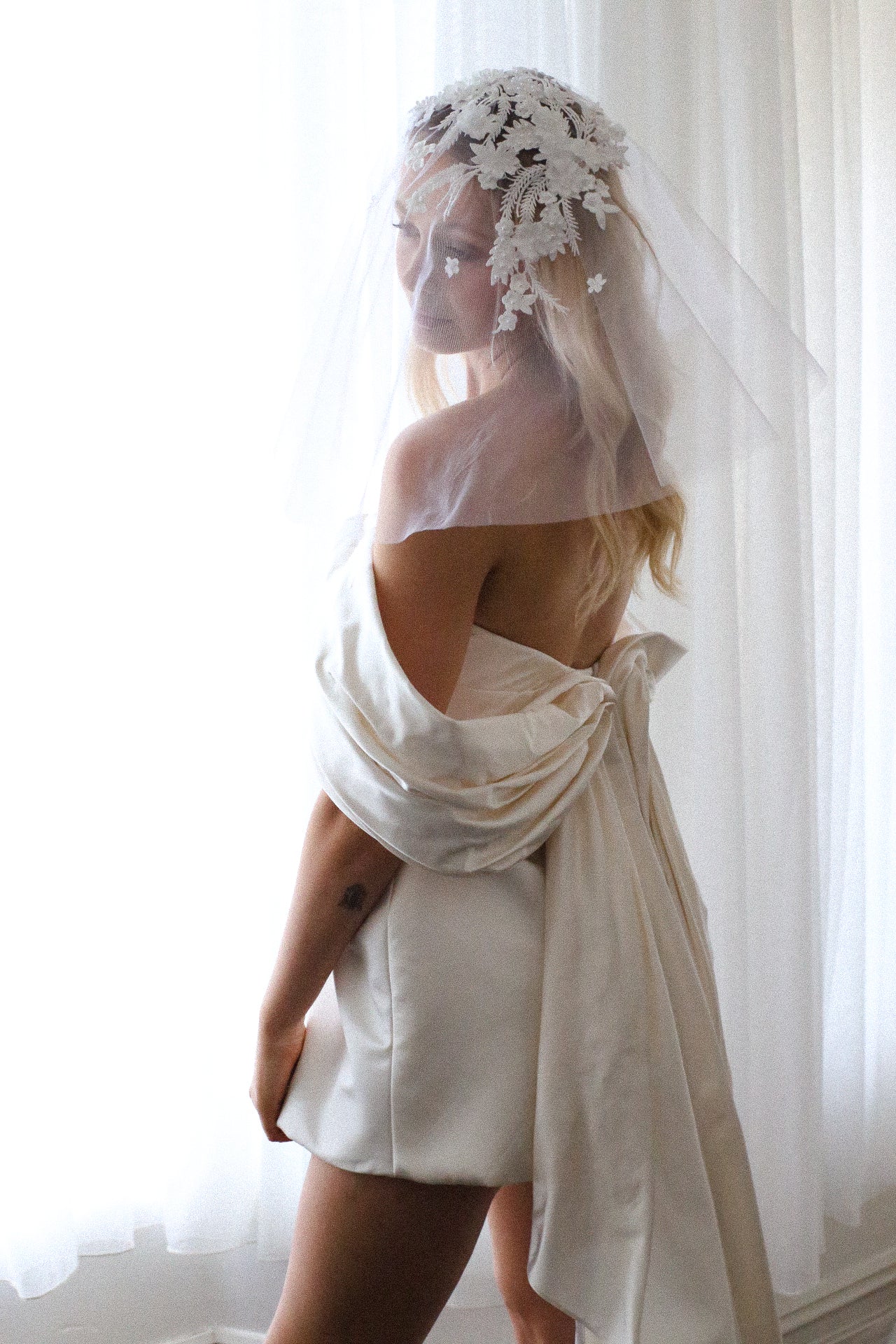 Penelope - Mini Lace Veil