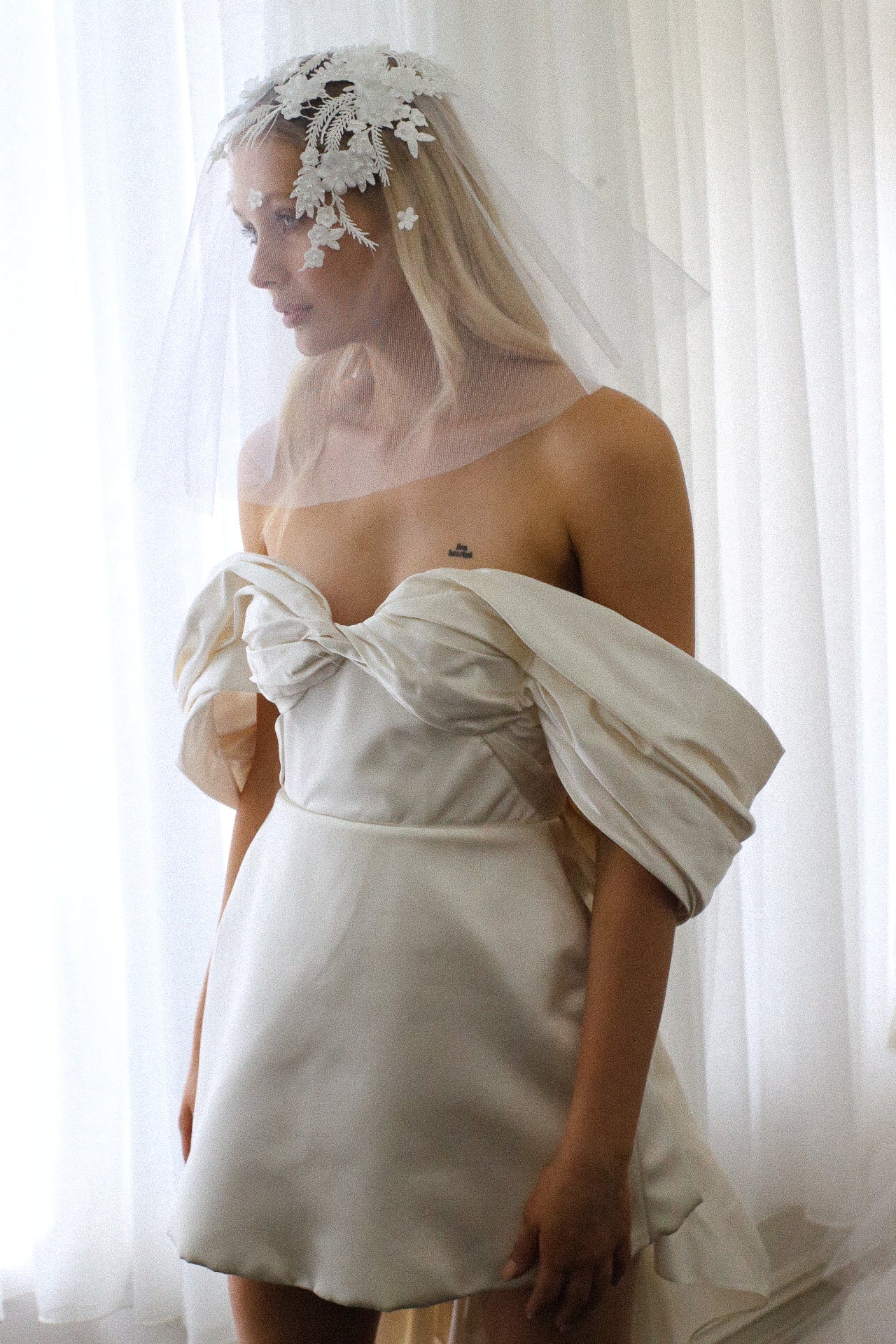 Penelope - Mini Lace Veil