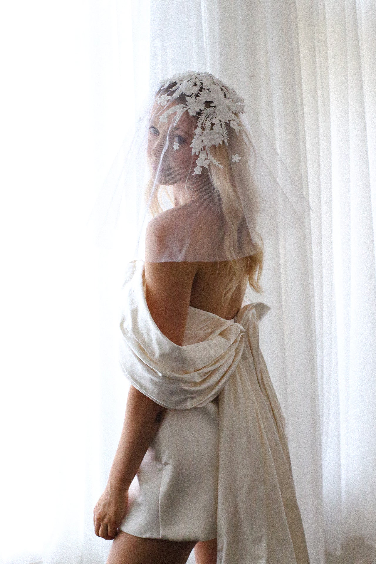 Penelope - Mini Lace Veil